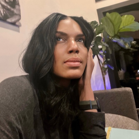 Meet your Posher, Deirdra - Picture 2 of 2